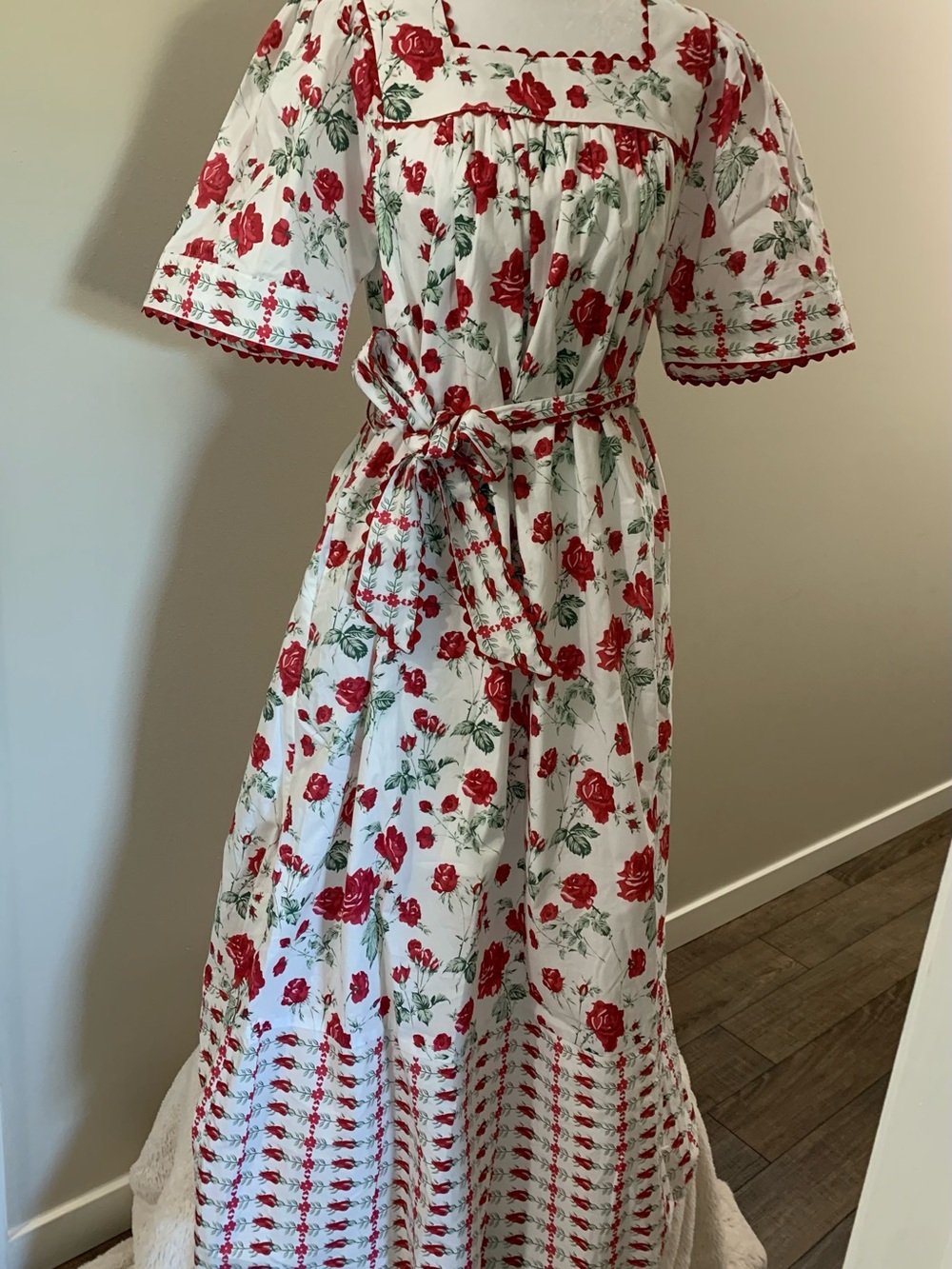 entro White Maxi Dress with Red Rose Print